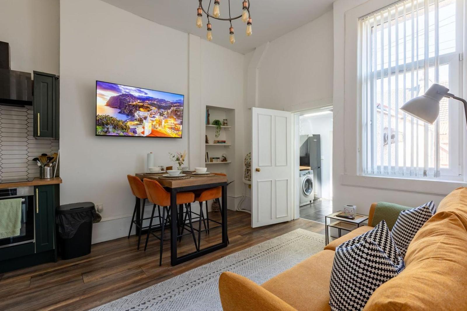 Spacious 3 Bedroom Home In Glasgow - Free Parking Zewnętrze zdjęcie