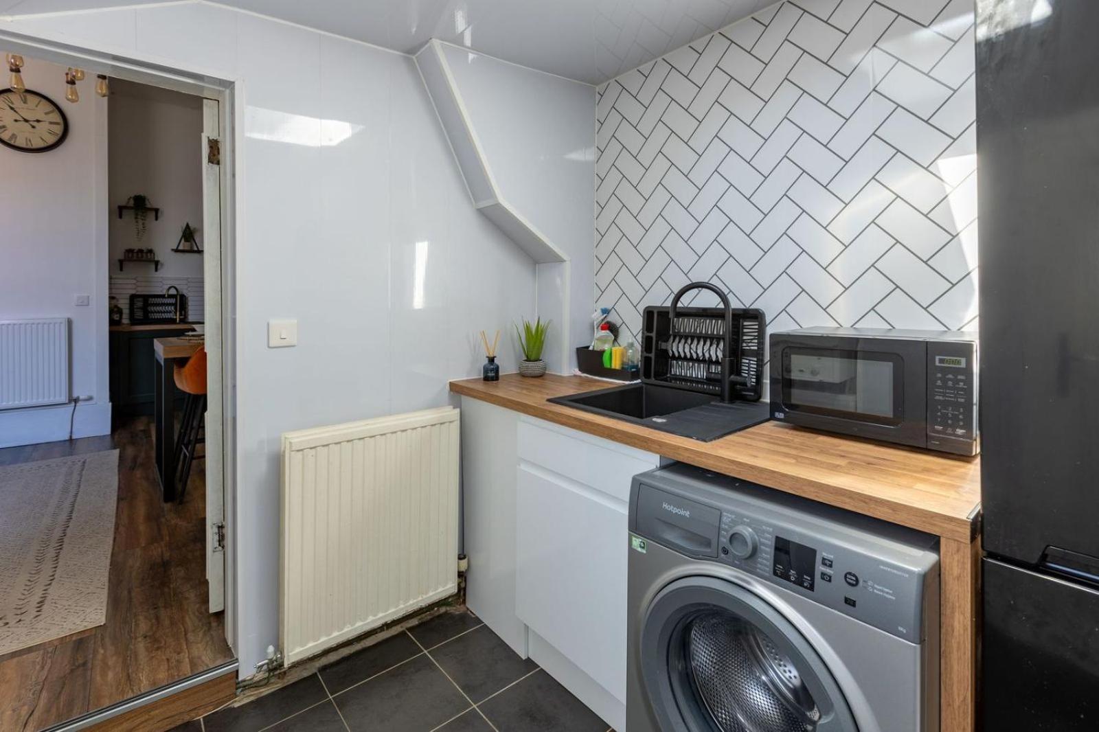 Spacious 3 Bedroom Home In Glasgow - Free Parking Zewnętrze zdjęcie